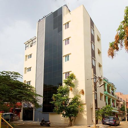 Treebo Trend Mel'S Suites Indiranagar Bangalore Buitenkant foto